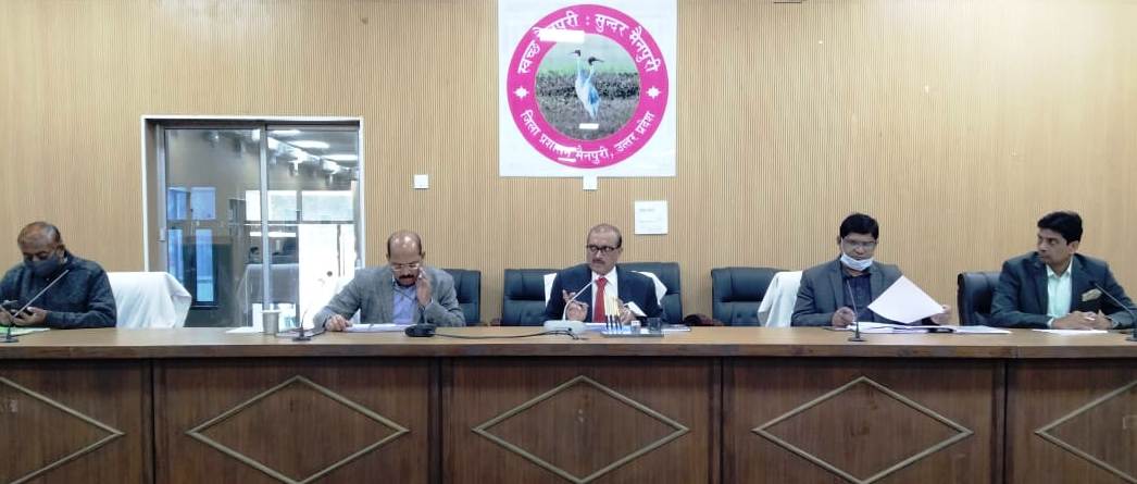विकास कार्यो की समीक्षा बैठक (2)