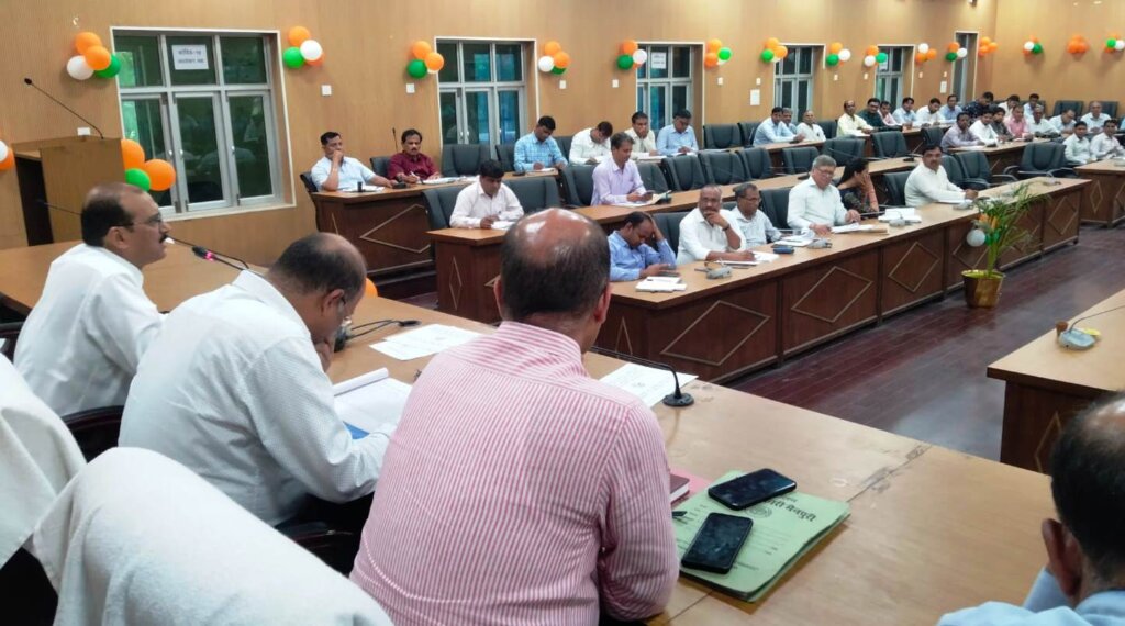 किसानों की ई-केवाईसी कराये जाने में किसी भी प्रकार की हीला-हवाली बर्दाश्त नहीं की जायेगी, जिलाधिकारी अविनाश कृष्ण सिंह. 1 कृषि विभाग की संचालित योजनाओं की समीक्षा