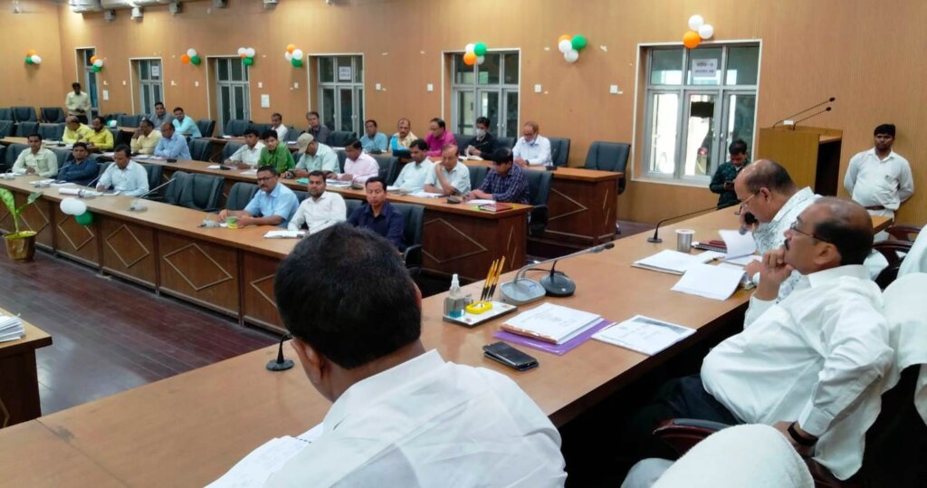 विकास कार्यों की समीक्षा बैठक