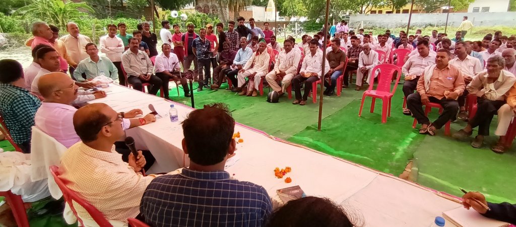 गोष्ठी तथा वृक्षारोपण कार्यक्रम