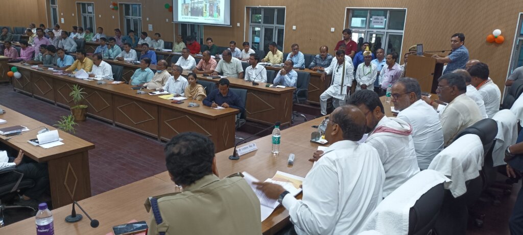 मुख्यमंत्री जी की प्राथमिकता वाले विकास कार्यक्रमों कानून व्यवस्था की समीक्षा