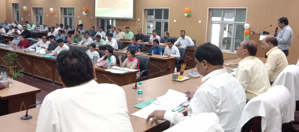 सभी शिक्षक निपुण ऐप का प्रयोग करें, इसका प्रयोग करने से पढ़ाने की तकनीक में बदलाव होगा,जिलाधिकारी अविनाश कृष्ण सिंह। 1 जिला स्तरीय टास्क फोर्स की बैठक