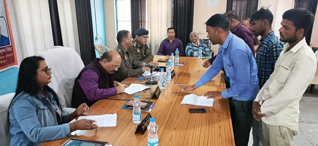 संपूर्ण समाधान दिवस आयोजित होने से पूर्व सभी अधिकारी अपने स्तर से पूर्व में आयोजित समाधान दिवस पर प्राप्त शिकायतों के निस्तारण की समीक्षा करें। 1 WhatsApp Image 2023 02 20 at 12.44.13