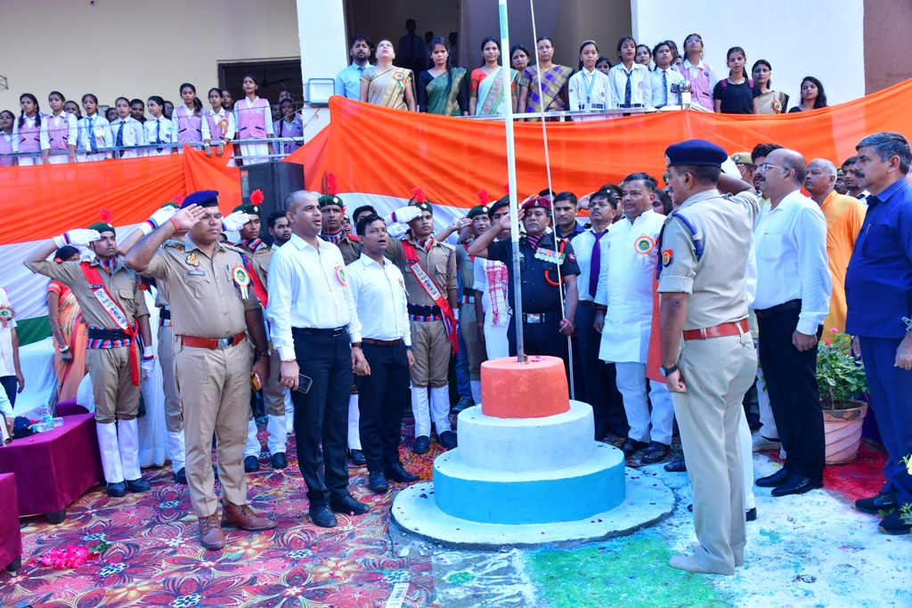 डाॅ0 किरन सौजिया विद्यालय में बड़ी धूमधाम से मनाया गया 77वाँ स्वतंत्रता दिवस। 1 DSC3580