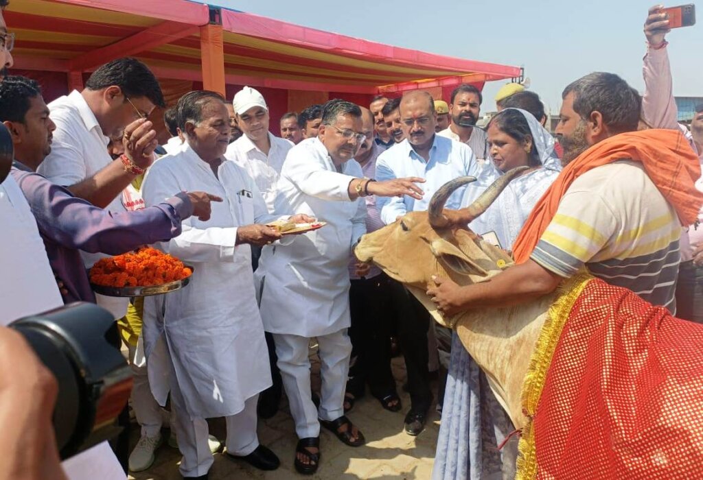 गौशाला का निरीक्षण