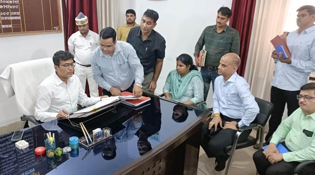कार्यभार ग्रहण करते