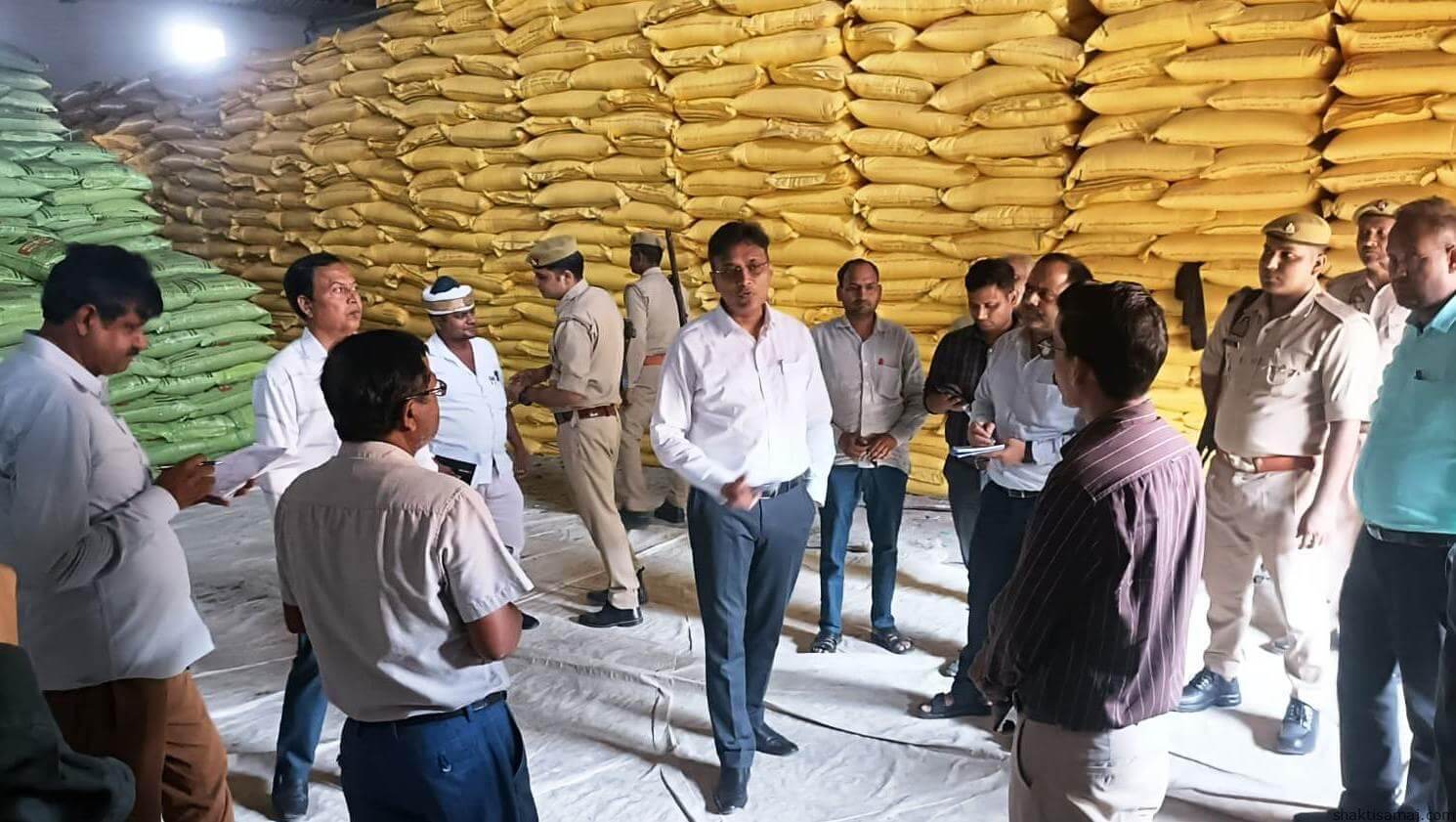 गोदाम का निरीक्षण (1)