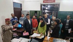 आयुक्त आगरा मंडल रितु माहेश्वरी ने निर्वाचक नामावली पुनरीक्षण पर बैठक की। 1 IMG 20241217 WA0016