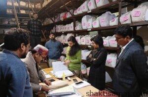 आयुक्त आगरा मंडल रितु माहेश्वरी ने निर्वाचक नामावली पुनरीक्षण पर बैठक की। 2 IMG 20241217 WA0018