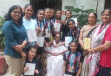 कुं. आर.सी. महिला डिग्री कॉलेज मैनपुरी की छात्राओं ने जीती अंतर महाविद्यालय योग प्रतियोगिता।
