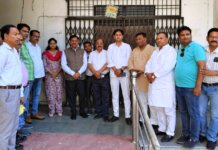 मैनपुरी में राजनीतिक दलों के साथ डीएम ने किया EVM वेयरहाउस निरीक्षण, सुरक्षा पर दिए कड़े निर्देश।