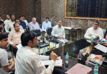 फर्रूखाबाद लिंक एक्सप्रेस-वे: भूमि अधिग्रहण में सुस्ती पर डीएम सख्त, एक सप्ताह में बैनामों की रफ्तार बढ़ाने के निर्देश।