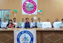 जनगणना 2027: मैनपुरी में स्व-गणना अभियान शुरू, 3 लाख परिवारों तक पहुंच का लक्ष्य – डीएम इंद्रमणि त्रिपाठी।