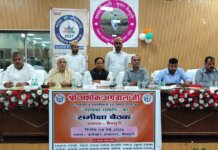 विधान परिषद याचिका समिति की समीक्षा बैठक, आयुष्मान कार्ड, सफाई और विकास कार्यों पर दिए कड़े निर्देश।