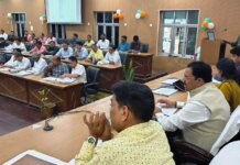 विकास कार्यों की डीएम ने की समीक्षा, पर्यटन परियोजनाओं, मॉडल स्कूल और घंटाघर सौंदर्यीकरण में तेजी के निर्देश।