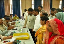 सम्पूर्ण समाधान दिवस: शिकायतों के गुणवत्तापरक निस्तारण में लापरवाही पर डीएम सख्त, भूमि कब्जों पर एफआईआर के निर्देश।