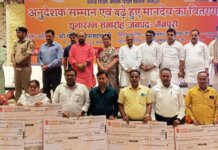 अंशकालिक अनुदेशकों का सम्मान, उच्च शिक्षामंत्री योगेंद्र उपाध्याय ने वितरित किए बढ़े मानदेय के चेक।