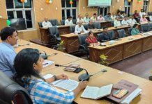 मुख्यमंत्री आवास योजना से कोई पात्र वंचित न रहे, अभियान चलाकर दिव्यांग व घुमंतू परिवारों को लाभान्वित किया जाए — जिलाधिकारी।