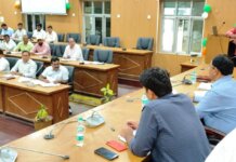 निर्माणाधीन सभी परियोजनाओं को गुणवत्ता मानकों के अनुरूप निर्धारित समय-सीमा में पूर्ण किया जाए तथा प्रस्तावित बाईपास हेतु भूमि क्रय प्रक्रिया में तेजी लाई जाए। – जिलाधिकारी डॉ. इंद्रमणि त्रिपाठी।