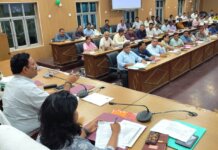 अभियान चलाकर झोलाछाप चिकित्सकों पर की जाए सख्त कार्रवाई, बिना अनुमति संचालित अल्ट्रासाउंड सेंटर व चिकित्सालय किसी भी कीमत पर बर्दाश्त नहीं होंगे — जिलाधिकारी।