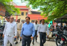 भोगांव तहसील में डीएम का निरीक्षण: रिकॉर्ड दुरुस्त करने और लंबित पत्रावलियों के शीघ्र निस्तारण के निर्देश।
