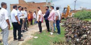 मैनपुरी में ‘मिशन समाधान’ के तहत डीएम का निरीक्षण, तालाब से अतिक्रमण हटाने और भूमि विवाद में यथास्थिति के निर्देश। 2 IMG 20260827 WA0012