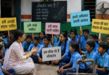 सड़क, पंखे और पानी की लड़ाई से लोकतंत्र का पाठ सीखती नई पीढ़ी।