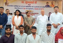 आउटसोर्सिंग कर्मचारियों के मानदेय में बढ़ोतरी, चिकित्सा सुविधाओं का भी मिलेगा लाभ: रामनरेश अग्निहोत्री।