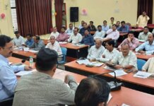 मुख्यमंत्री डैशबोर्ड की समीक्षा: DM ने सी-श्रेणी वाली योजनाओं की प्रगति सुधारने के दिए निर्देश।