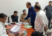 चक्रवात-बारिश के बीच पर्यटन मंत्री जयवीर सिंह ने सुनीं जनसमस्याएं, अधिकारियों को त्वरित निस्तारण के निर्देश।