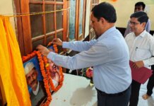 गांधी जयंती पर डीएम ने सत्य, अहिंसा और आत्म-अनुशासन अपनाने का किया आह्वान।