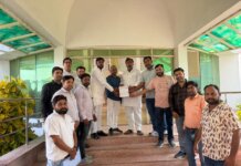 बीएड शिक्षकों के ब्रिज कोर्स को विभागीय प्रशिक्षण के रूप में कराने की मांग, शिक्षक संघ ने सौंपा ज्ञापन।