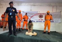 आपदा मोचन बल ने सिखाए आपदा से निपटने के गुर, एनसीसी कैडेट्स ने सीखे जीवन रक्षा कौशल।